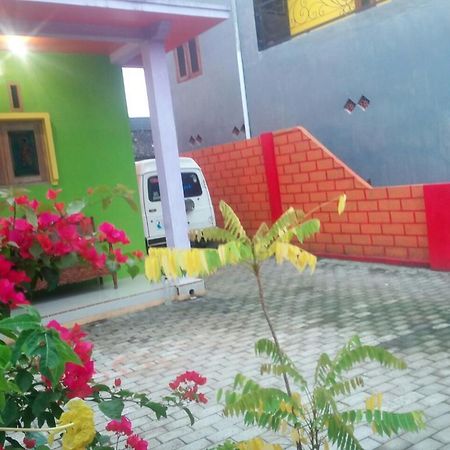 Yunior Guesthouse Tamansuruh Exterior foto