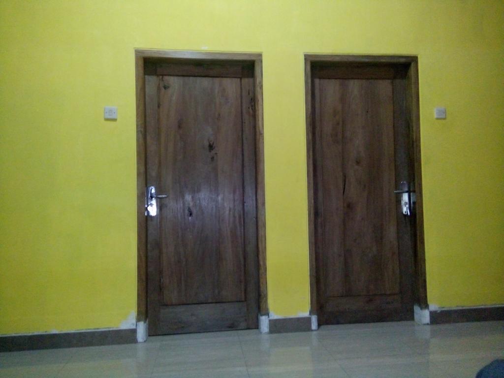 Yunior Guesthouse Tamansuruh Exterior foto